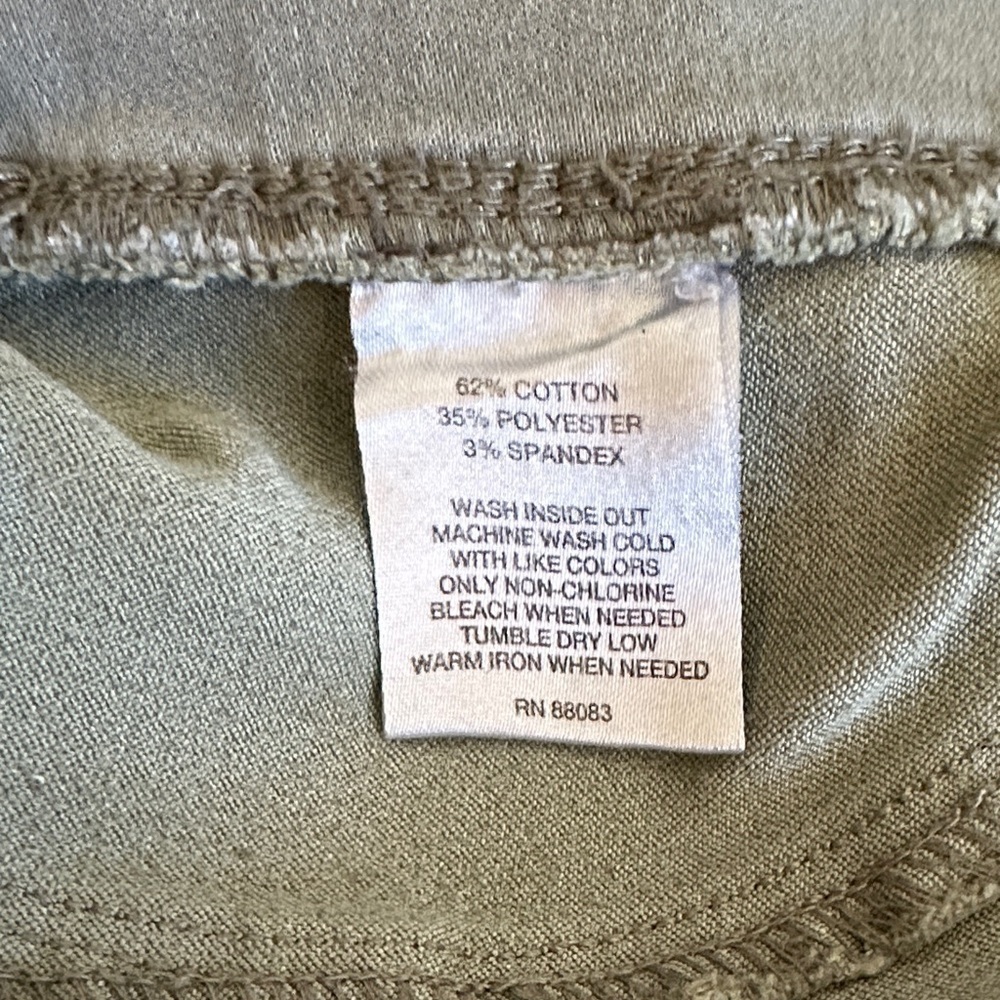 Women's Stylish Olive Skinny Pants - Picture 3 of 5